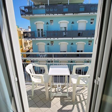 Alevon Hotel リミニ エクステリア 写真