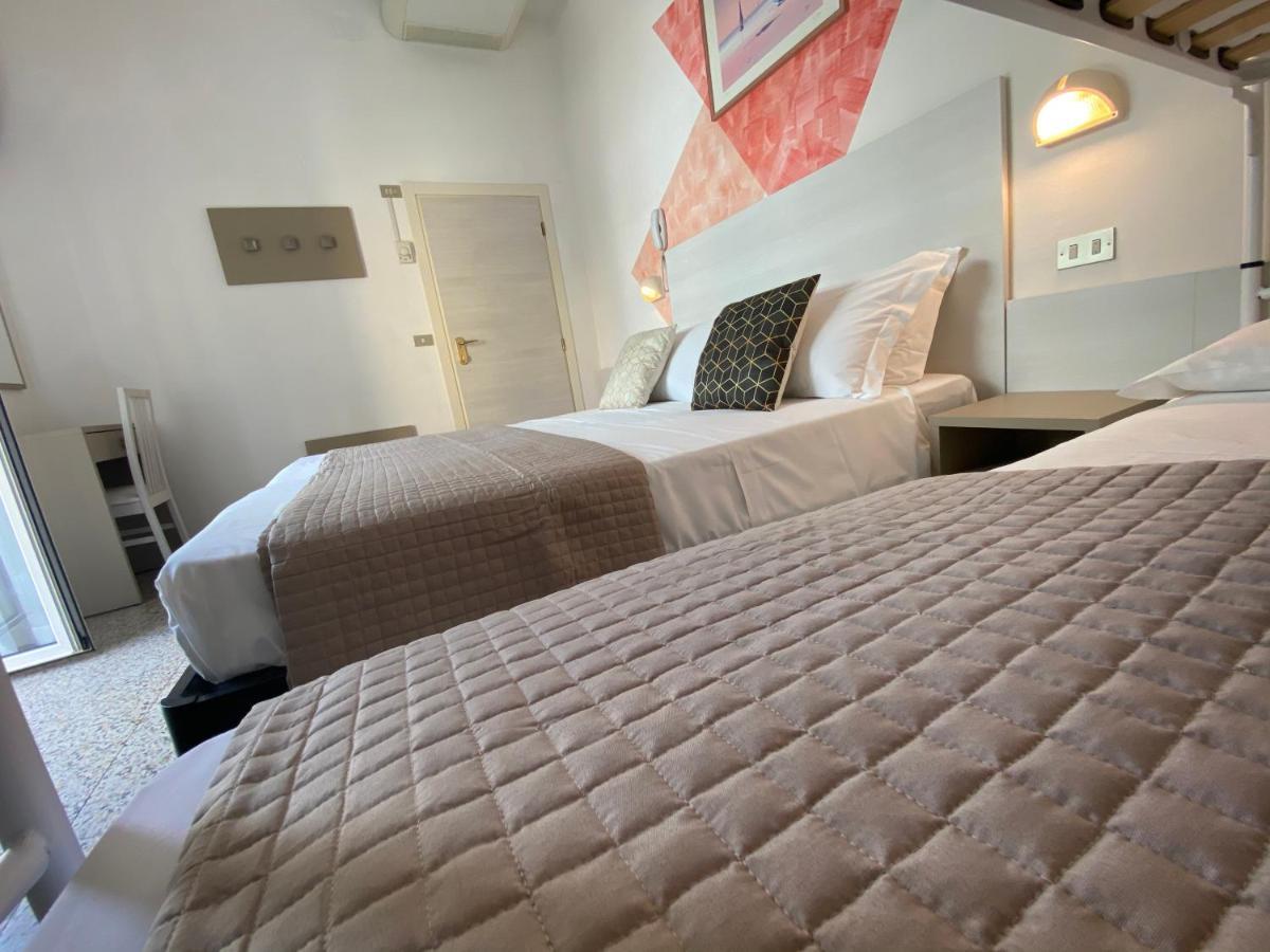 Alevon Hotel リミニ エクステリア 写真