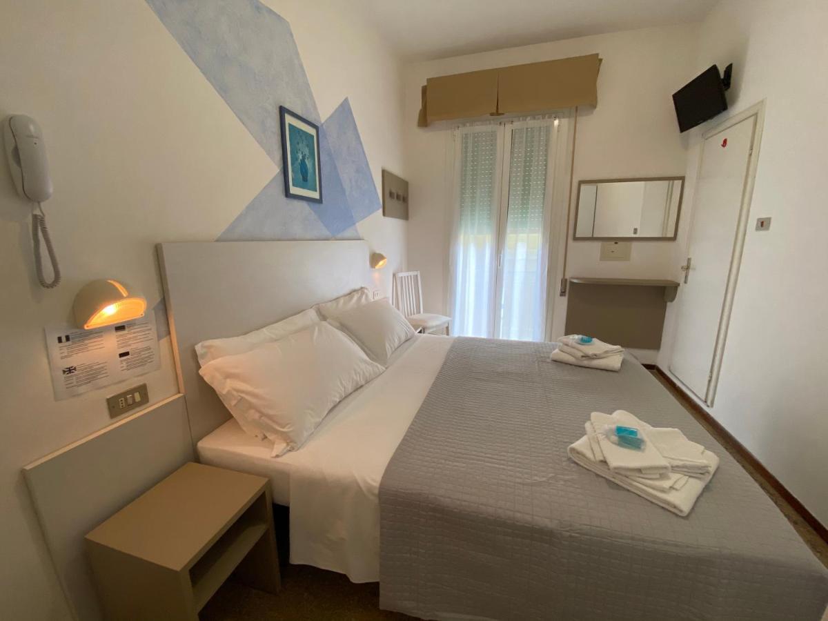 Alevon Hotel リミニ エクステリア 写真