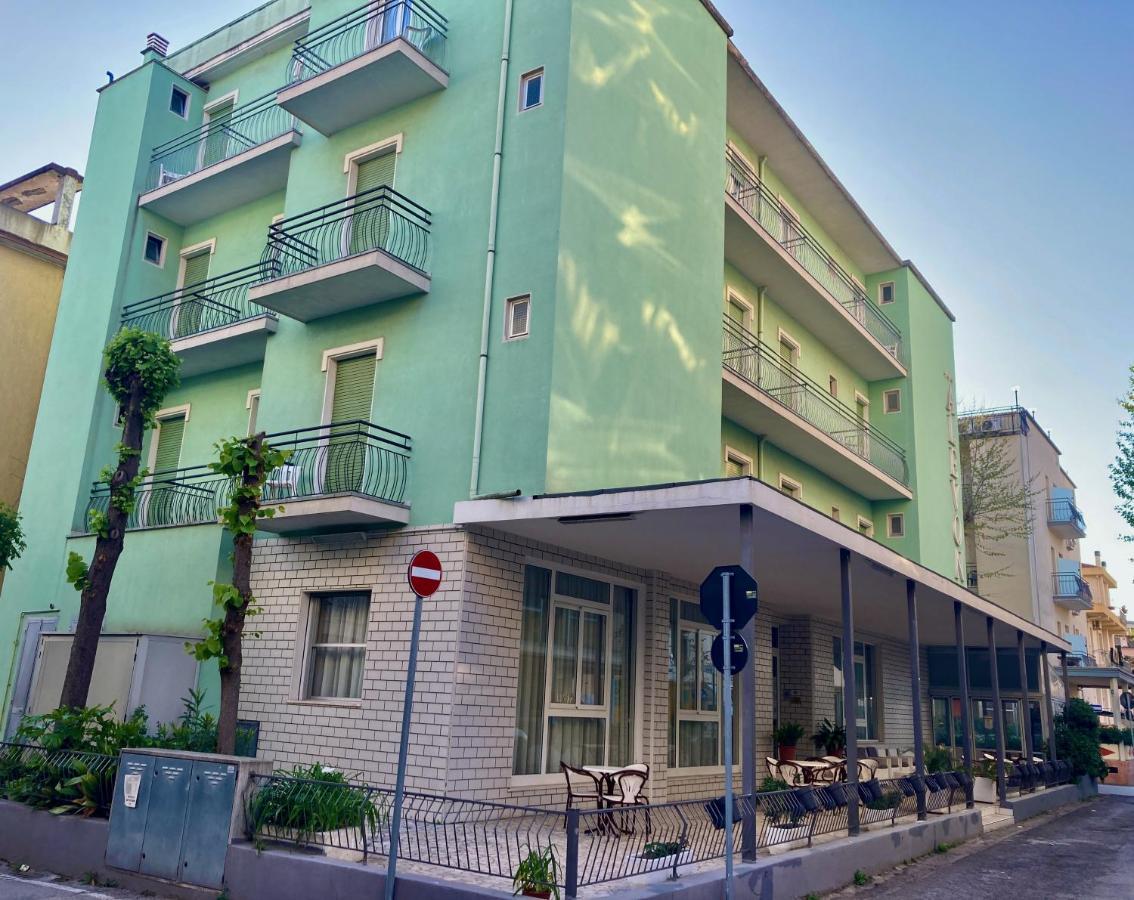 Alevon Hotel リミニ エクステリア 写真