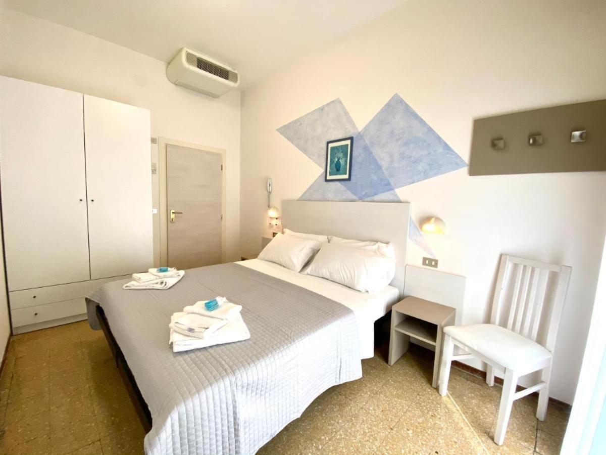 Alevon Hotel リミニ エクステリア 写真