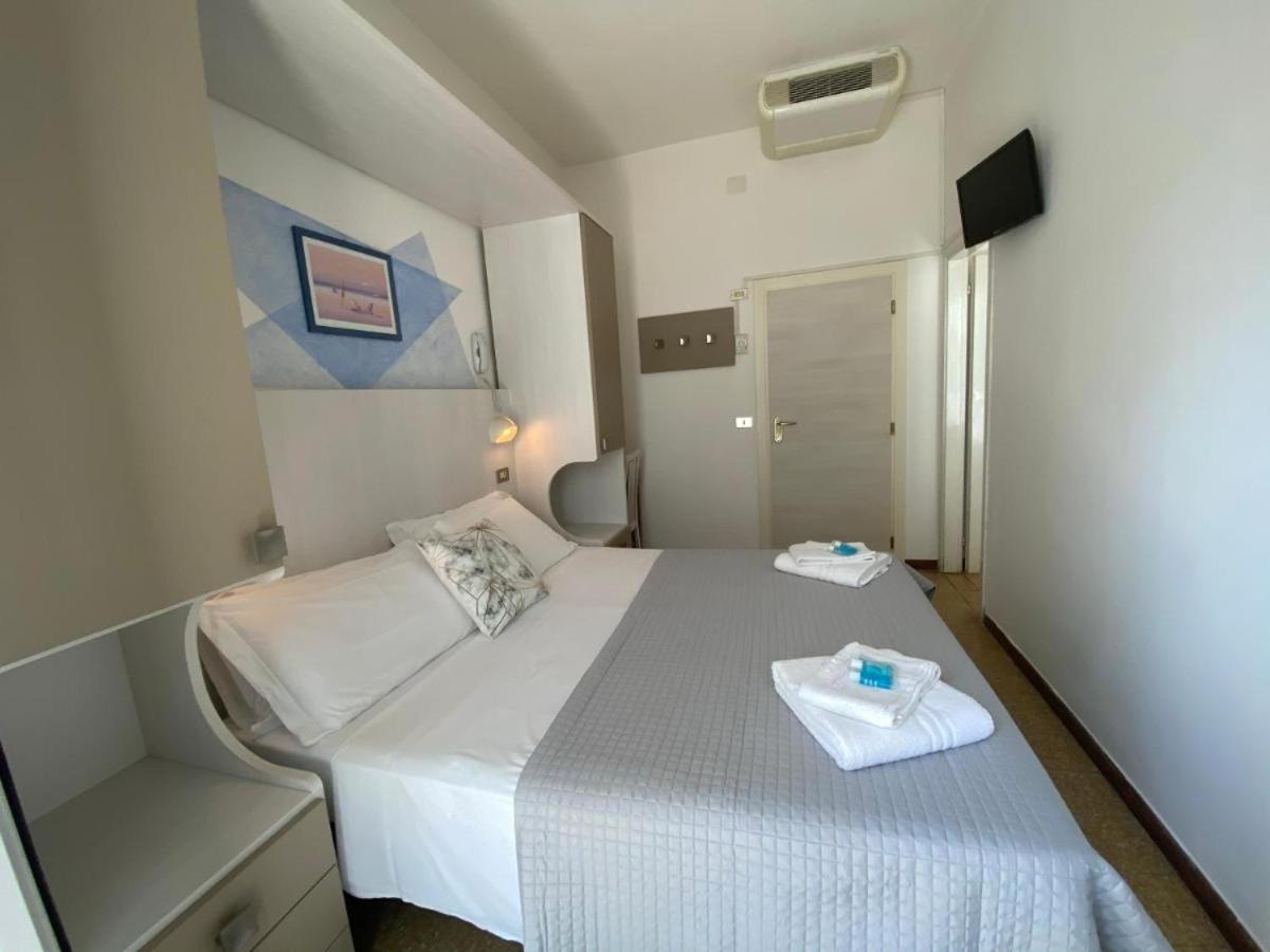 Alevon Hotel リミニ エクステリア 写真