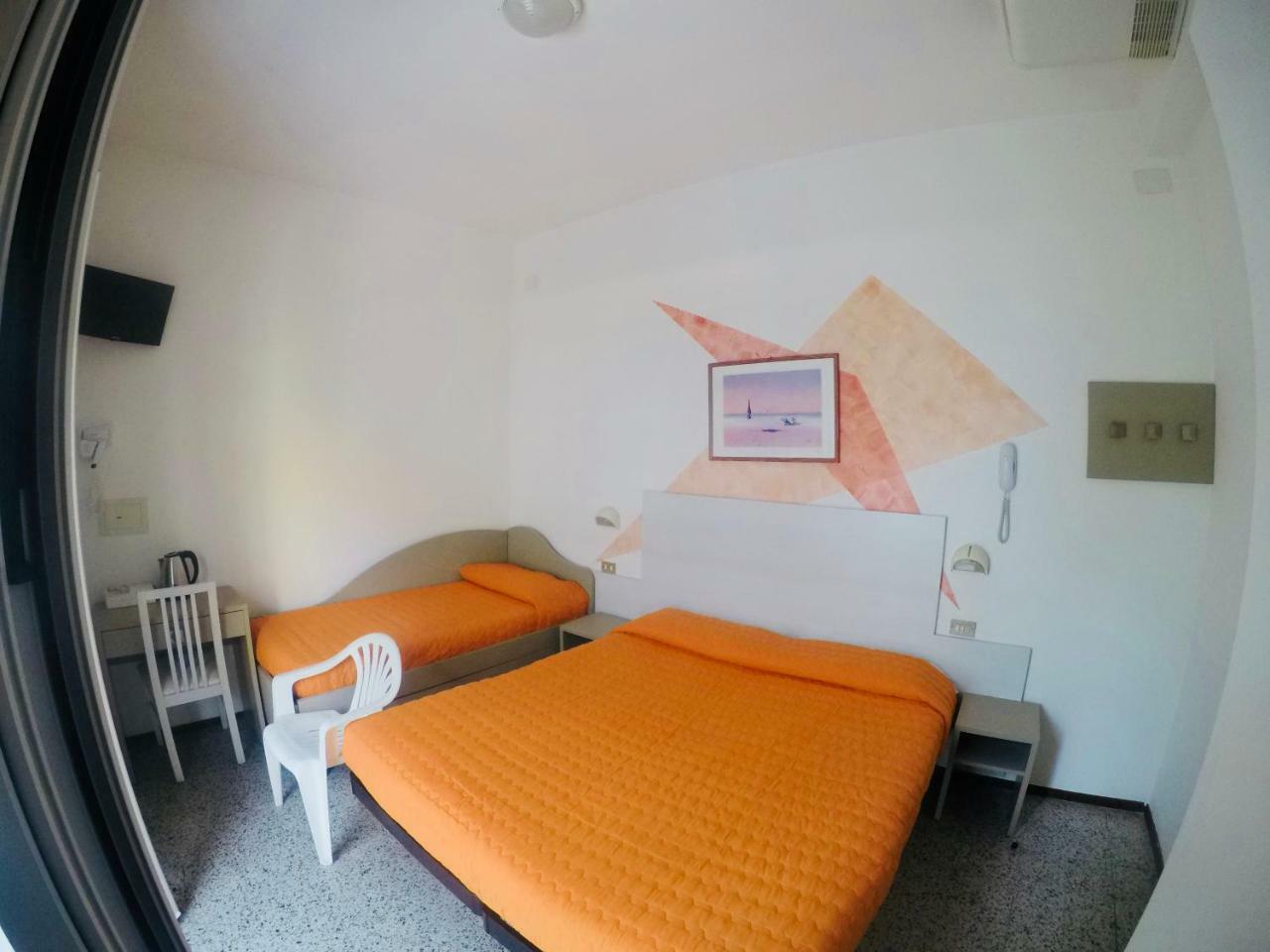 Alevon Hotel リミニ エクステリア 写真