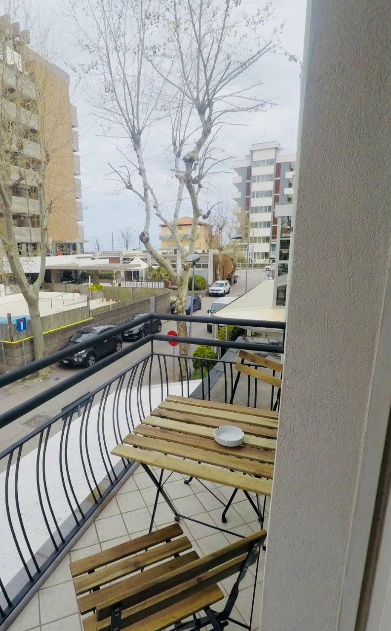 Alevon Hotel リミニ エクステリア 写真