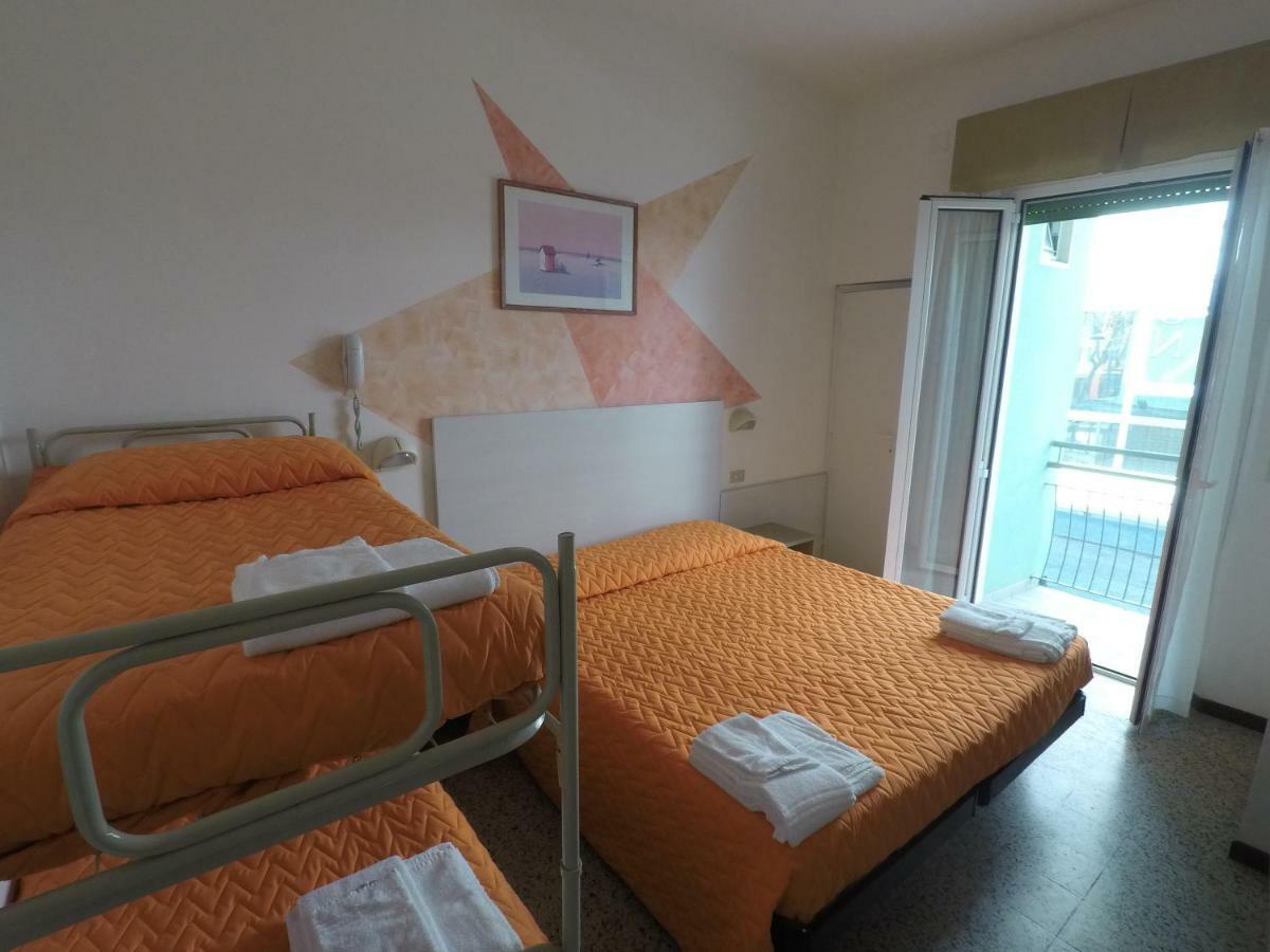 Alevon Hotel リミニ エクステリア 写真